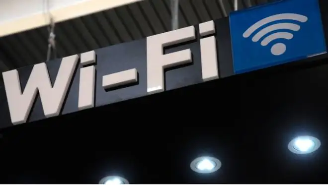 新华三Wi-Fi 7家用路由器全球首次亮相 支持最大320MHz频宽