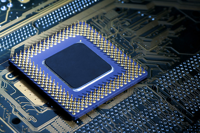 供应 Renesas 时钟和定时：晶体振荡器、抖动衰减器、VersaClock 可编程时钟